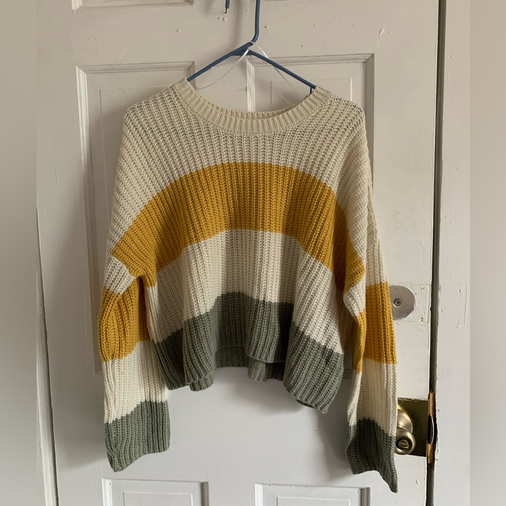Moon and Madison sweater. Size L